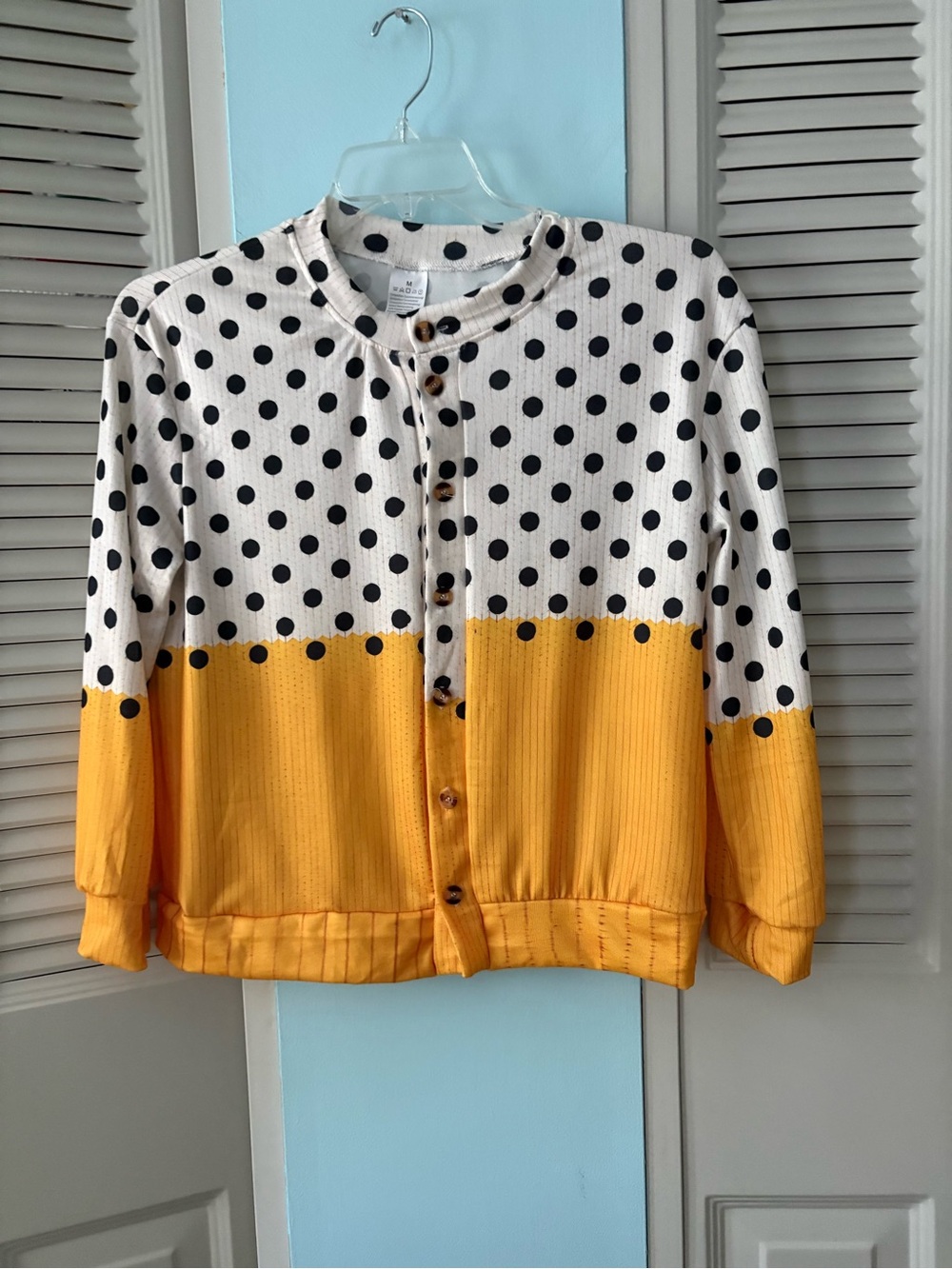 New lightweight sweater with pretty design.
